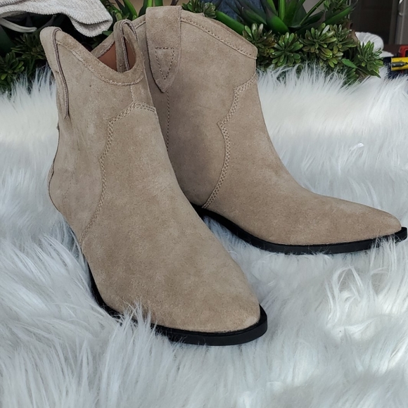 Chelsea & Violet Shoes - SPRING SALE NWT Chelsea & Violet leather 👢 boota